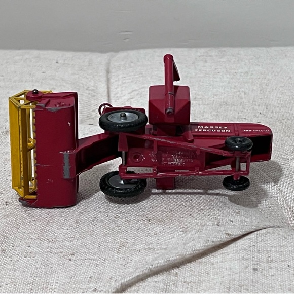 Lesney Massey Ferguson Combine Harvestor special 780 - Picture 10 of 11